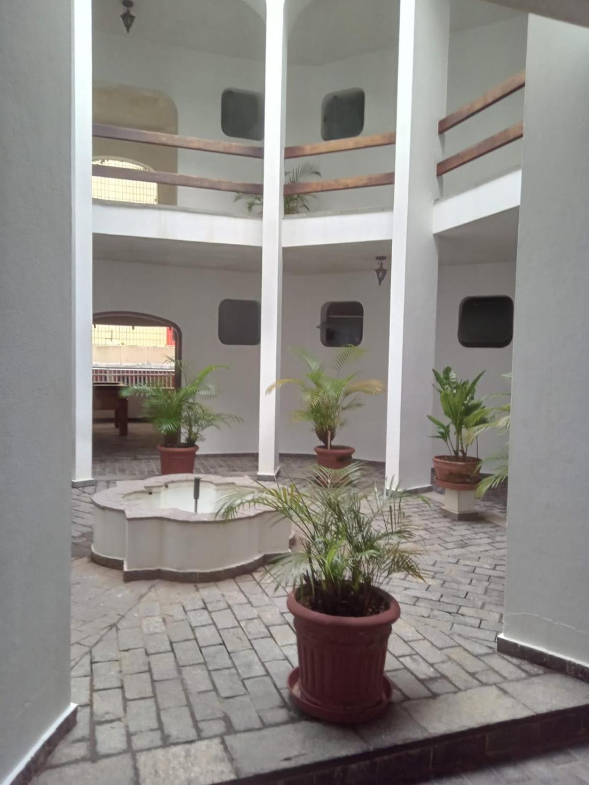 Poucos Passos Da Praia Da Enseada, Melhor Praia Do Guaruja E Ao Lado De Varios Estabelecimentos, Podendo Fazer Tudo A Pe ! Exterior photo